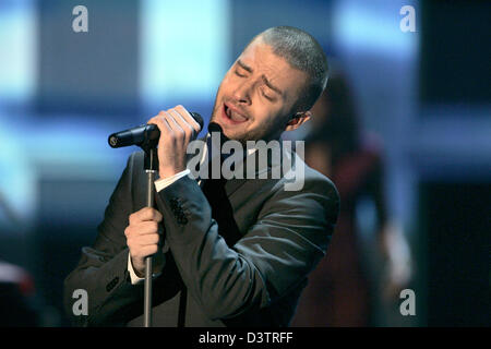 Noi cantante Justin Timberlake esegue a spettacolo TV " Bet, che..?" (Wetten, das..?) a Duesseldorf in Germania, sabato, 04 novembre 2006. Foto: Joerg Carstensen Foto Stock