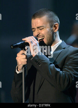 Noi cantante Justin Timberlake esegue a spettacolo TV " Bet, che..?" (Wetten, das..?) a Duesseldorf in Germania, sabato, 04 novembre 2006. Foto: Joerg Carstensen Foto Stock