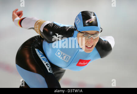 Velocità tedesco skater Anni Friesinger mostrato durante la sua gara per vincere i 1.500 metri del pattinaggio di velocità di coppa del mondo a Berlino, Germania, venerdì 17 novembre 2006. Foto: Gero Breloer Foto Stock