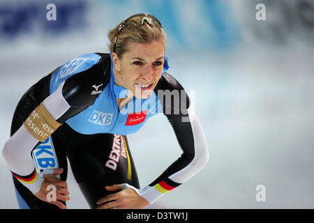 Velocità tedesco skater Anni Friesinger è esaurito dopo aver vinto i 1500 metri del pattinaggio di velocità di coppa del mondo a Berlino, Germania, venerdì 17 novembre 2006. Foto: Gero Breloer Foto Stock