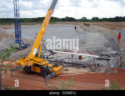 (Dpa file) - La mostra fotografica di cantiere di lavoro a un futuro lancio del razzo sito al spaceport europeo a Kourou (Guiana francese, 1 dicembre 2006. Il 21 novembre 2008 un russo Sojus rocket verrà lanciato dal nuovo sito per la prima volta. Foto: Hanns-Jochen Kaffsack Foto Stock