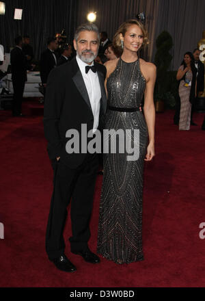 GEORGE CLOONEY e Stacy Keibler 85TH ACADEMY AWARDS ARRIVI DOLBY Theatre di Los Angeles California USA 24 febbraio 2013 Foto Stock