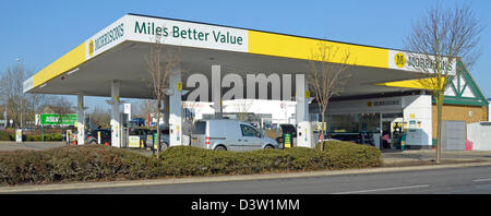 Stazione di benzina gestito da Morrisons catena di supermercati Foto Stock