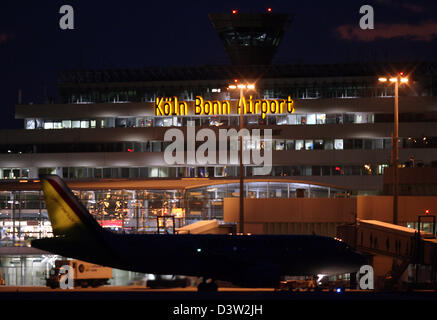 Un Airbus del vettore tedesco Germanwings raffigurato all'aeroporto di Colonia-Bonn, in Germania, sabato, 09 dicembre 2006. Un piano del vettore è stata esaminata su polonio 210, la sostanza russo ex spy Litvinenko è stato avvelenato con. Imprenditore russo Dmitry Kovtun, che ha avuto un contatto con Litvineko, ha volato su Airbus di Amburgo, in Germania, a Londra, Regno Unito. Gli Esperti vedono no ha Foto Stock