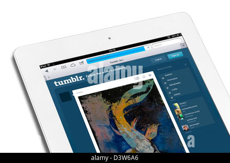 Tumblr, il social networking e il sito di microblogging, visualizzati su una quarta generazione di Apple iPad Foto Stock