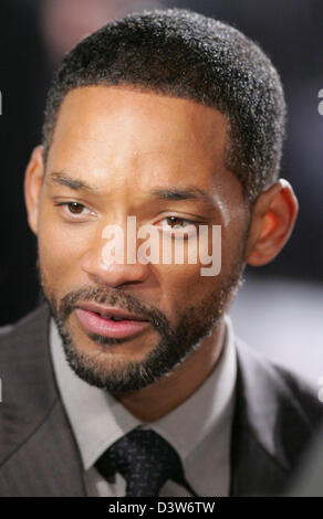 Noi attore americano Will Smith è raffigurato in Germania premiere del suo nuovo film 'Dcome Streben nach Glueck' (la ricerca della felicità) di Berlino, Germania, martedì, 09 gennaio 2007. Foto: Soeren Stache Foto Stock