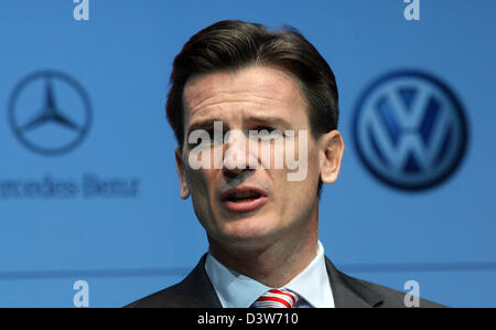 FILE - Volkswagen (VW) marca sedia Wolfgang Bernhard raffigurato in Los Angeles, Stati Uniti d'America, 28 novembre 2006. Bernhard lascia VW. La società ha annunciato in modo al consiglio di vigilanza incontro oggi a Wolfsburg, giovedì 11 gennaio 2007. Berhhard aveva servito VW a partire dal febbraio 2005. Foto: Uli Deck Foto Stock