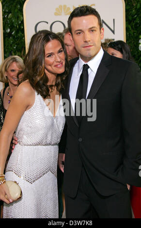 Noi attrice Jennifer Garner (L) e attore statunitense Ben Affleck sorriso soprattutto per le fotocamere che arrivano al sessantaquattresimo Annuale di Golden Globes in Beverly Hills, CA, Stati Uniti, lunedì, 15 gennaio 2007. Foto: Hubert Boesl Foto Stock