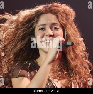 Cantante colombiana Shakira esegue presso il kick-off del suo tour in Germania ad Amburgo, Germania, giovedì 25 gennaio 2007. Il maggior successo South American pop esportare venduto il suo album corrente " Fissazione orale Vol. 2 Già oltre 5 milioni di volte. Shakira si esibirà anche in Berlino, Hannover, Colonia, Lipsia e Monaco di Baviera. Foto: Ulrich Perrey Foto Stock