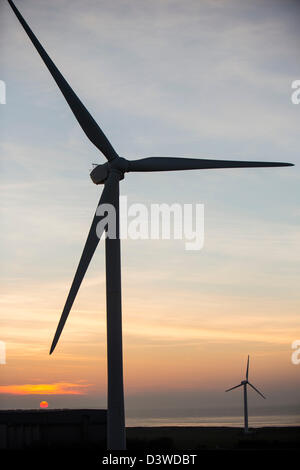 Una turbina da 2 MW la produzione di elettricità da fonti rinnovabili nella motivazione della Eastman fabbrica sulla periferia di Workington, Foto Stock