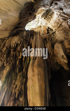 Luang Pha Wiang grotta in Lamphun Foto Stock