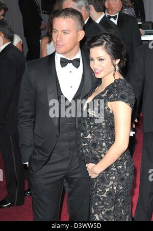 Los Angeles, California, Stati Uniti 24 Febbraio, 2013. Channing Tatum, Jenna Dewan presso gli arrivi per l'ottantacinquesimo annuale di Academy Awards Oscars 2013, Dolby Theatre di Hollywood & Highland Center, Los Angeles, CA. 24 febbraio 2013. Foto di: Elizabeth Goodenough/Everett raccolta/Alamy Live News Foto Stock