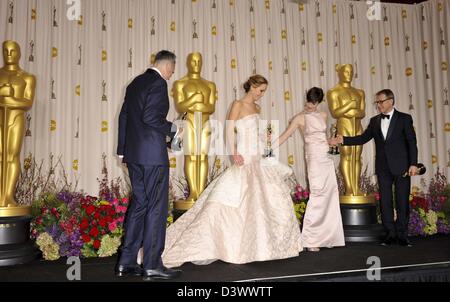 Daniel Day-Lewis, Jennifer Lawrence, Anne Hathaway, Christoph Waltz in sala stampa per l'ottantacinquesimo annuale di Academy Awards Oscars 2013 - SALA STAMPA, Dolby Theatre di Hollywood & Highland Center, Los Angeles, CA. 24 febbraio 2013. Foto di: Elizabeth Goodenough/Everett Collection Foto Stock