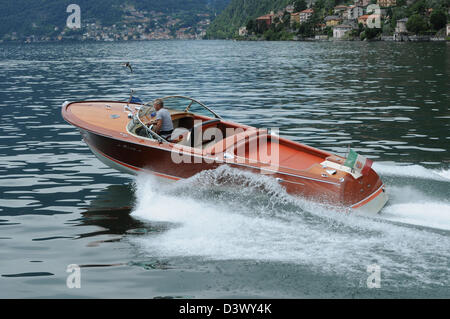 Riva Aquarama,Lago di Como Italia 2009. Classic Riva Aquarama motoscafo rende un trattino attraverso il lago di Como, nel nord Italia. Foto Stock