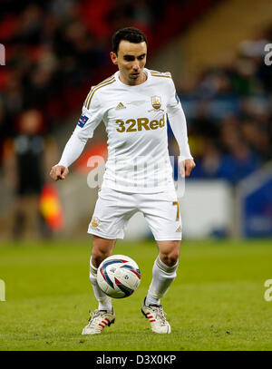 Londra, Regno Unito. 24 febbraio 2013. Swansea è Leon Britton in azione..Bradford City v Swansea City- Capital One Cup Final - Wembley Stadium, Londra- 24/02/13 - Picture David Klein/Sportimage/Alamy Live News Foto Stock