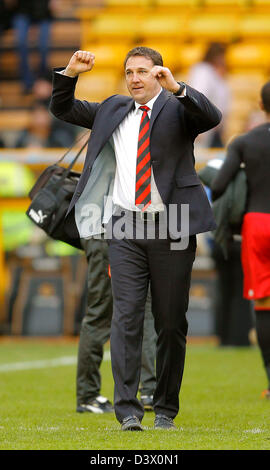 Wolverhampton, Regno Unito. 24 febbraio 2013. Cardiff City manager Malky Mackay celebra il suo lato la vittoria in Molineux - Calcio Npower Championship - Wolverhampton Wanderers v Cardiff City - 24/2/2013 - Molineux - Wolverhampton - Picture Malcolm Couzens /Sportimage/Alamy Live News Foto Stock