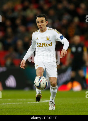 Londra, Regno Unito. 24 febbraio 2013. Swansea è Leon Britton in azione..Bradford City v Swansea City- Capital One Cup Final - Wembley Stadium, Londra- 24/02/13 - Picture David Klein/Sportimage/Alamy Live News Foto Stock