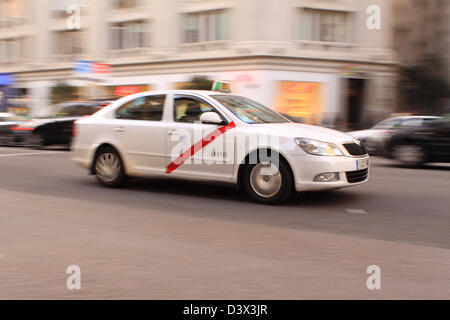 Madrid Spagna Taxi su Gran Via Foto Stock