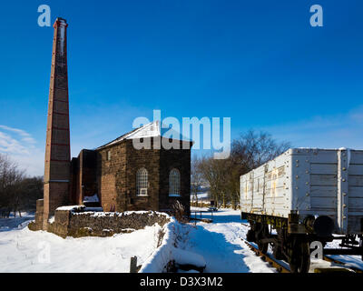 Middleton Top Casa del motore sul picco elevato sentiero vicino a Wirksworth Derbyshire Dales Peak District UK dopo il pesante inverno Neve Foto Stock