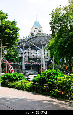 Orchard Road,Central Area dello Shopping,ristoranti,hotels,appartamenti,case della città,duplici,alberate vie ombreggiate,Singapore Foto Stock