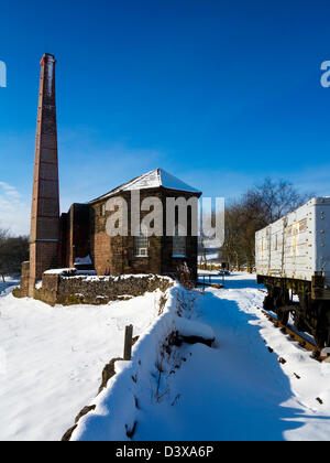 Middleton Top Casa del motore sul picco elevato sentiero vicino a Wirksworth Derbyshire Dales Peak District UK dopo il pesante inverno Neve Foto Stock