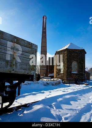 Middleton Top Casa del motore sul picco elevato sentiero vicino a Wirksworth Derbyshire Dales Peak District UK dopo il pesante inverno Neve Foto Stock