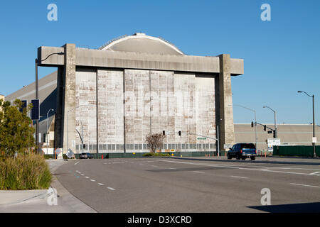 Blimp hangar presso l'ex U.S. Navy e Marine Corps air station in Tustin, California. Foto Stock