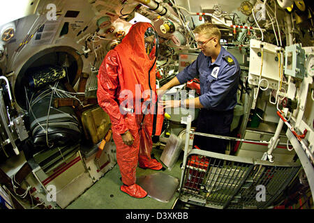 Test di attrezzature per immersione in sommergibile nucleare HMS Talent Foto Stock