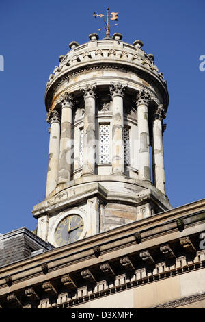 Dettaglio della cupola sulla Galleria d'Arte moderna su Royal Exchange Square / Queen Street nel centro di Glasgow, Scozia, Regno Unito Foto Stock