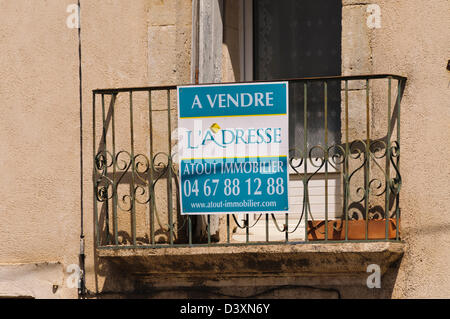 Casa in vendita segno, Tressan, Hérault, Languedoc Roussillon, Francia Foto Stock