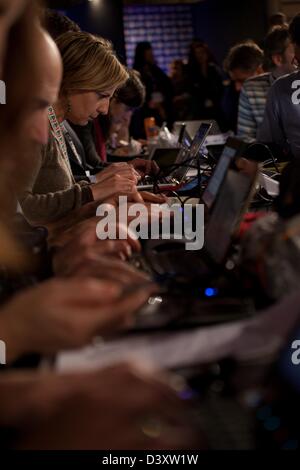 Roma, Italia. 26 febbraio 2013 il leader del PD Pierluigi Bersani parla durante una conferenza stampa a Roma. Credito: Nelson Pereira/Alamy Live News Foto Stock