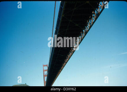 Questa fotografia storica della James Smith Special Collection raffigura la USS Kearsarge (CVA-33) e il suo squadrone VF-53, illustrando il suo ruolo durante le operazioni navali. Foto Stock