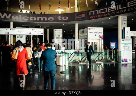 Barcellona, Spagna. 26 Febbraio 2013: circa 70.000 visitatori partecipare al Mobile World Congress 2013 esso è la nuova casa in Gran Via.Credit: Matthi/Alamy Live News Foto Stock