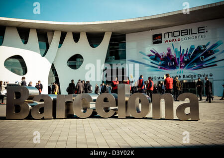 Barcellona, Spagna. 26 Febbraio 2013: circa 70.000 visitatori partecipare al Mobile World Congress 2013 esso è la nuova casa in Gran Via.Credit: Matthi/Alamy Live News Foto Stock