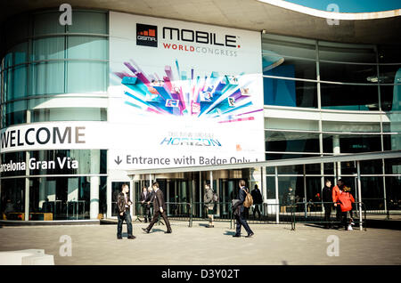 Barcellona, Spagna. 26 Febbraio 2013: circa 70.000 visitatori partecipare al Mobile World Congress 2013 esso è la nuova casa in Gran Via.Credit: Matthi/Alamy Live News Foto Stock