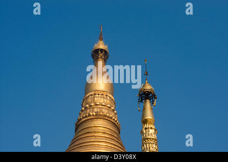 La stupa principale della Shwedagon pagoda Yangon Myanmar Foto Stock