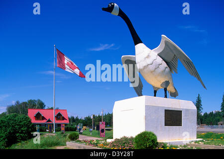 Giant Canada Goose (Branta canadensis) scultura a Wawa Visitor Information Centre, Wawa, Ontario, Canada - Attrazione stradale Foto Stock