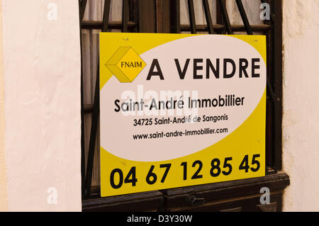 Casa in vendita segno, Tressan, Hérault, Languedoc Roussillon, Francia Foto Stock