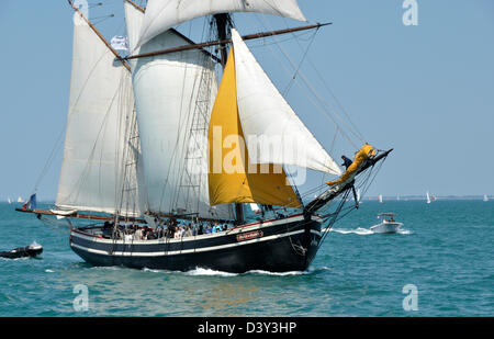 Etoile de France (topsail schooner, home port : St Malo), vela in Quiberon bay, durante l'evento "emaine du Golfe". Foto Stock