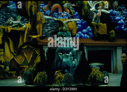 Questa fotografia della James Smith Special Collection mostra il VF-53, uno squadrone a bordo della USS Kearsarge, che servì durante la guerra del Vietnam. La foto evidenzia le operazioni dell'aviazione navale. Foto Stock