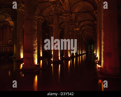 Interno della Basilica Cisterna di Istanbul Foto Stock