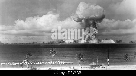 Una fotografia scattata da George annegò l'atollo di Bikini il 17 settembre 1946, che mostra le conseguenze dei test di bomba atomica condotti dalla Marina degli Stati Uniti. Foto Stock