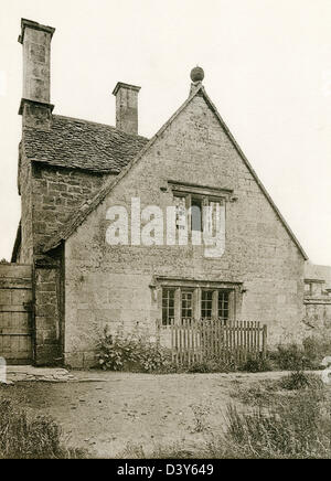 Una piastra collotipia ' East End di Medford House, Mickleton, Glos.' scansionati ad alta risoluzione da un libro pubblicato nel 1905. Foto Stock