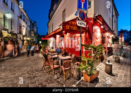 Creperia "Le Tire Bouchon" all' angolo di rue Norvins e rue Poulbot, Montmartre, Parigi, Francia Foto Stock