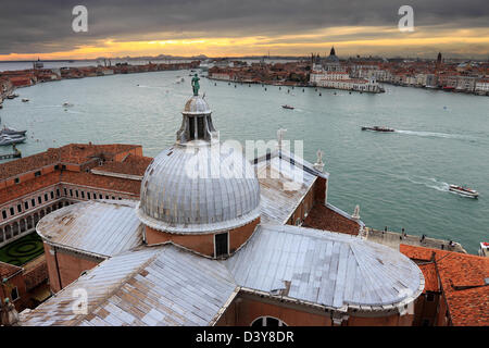 Il punto di vista della chiesa di San Giorgio Maggiore dal campanile, a Venezia, Itlay Foto Stock