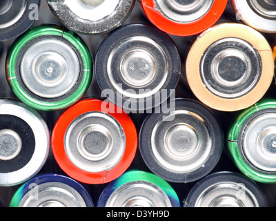 Primo piano della pila di utilizzate batterie alcaline Foto Stock