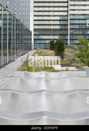 Gazprom gli uffici della sede centrale di Londra, Londra, Regno Unito. Architetto: Gruppo IOR, 2012. Terrazza paesaggistica e la facciata in perspe Foto Stock