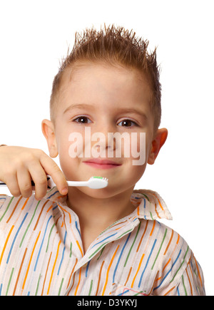 Bambino con spazzolino dentale spazzolare i denti.isolato su uno sfondo bianco. Foto Stock