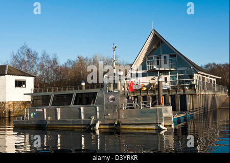 Il solare nave passeggeri Bata Greine ormeggiate vicino Duncan Mills Memorial scalo a Balloch Loch Lomond Scozia UK Foto Stock