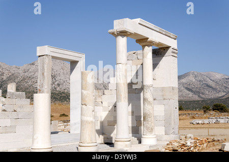 Naxos. La Grecia. Il parzialmente restaurato il VI secolo a.c. tempio di Demetra situato vicino la città di Ano Sangri sull isola di Naxos. Foto Stock